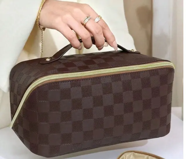 Bolso de Maquillaje de Piel Marrón